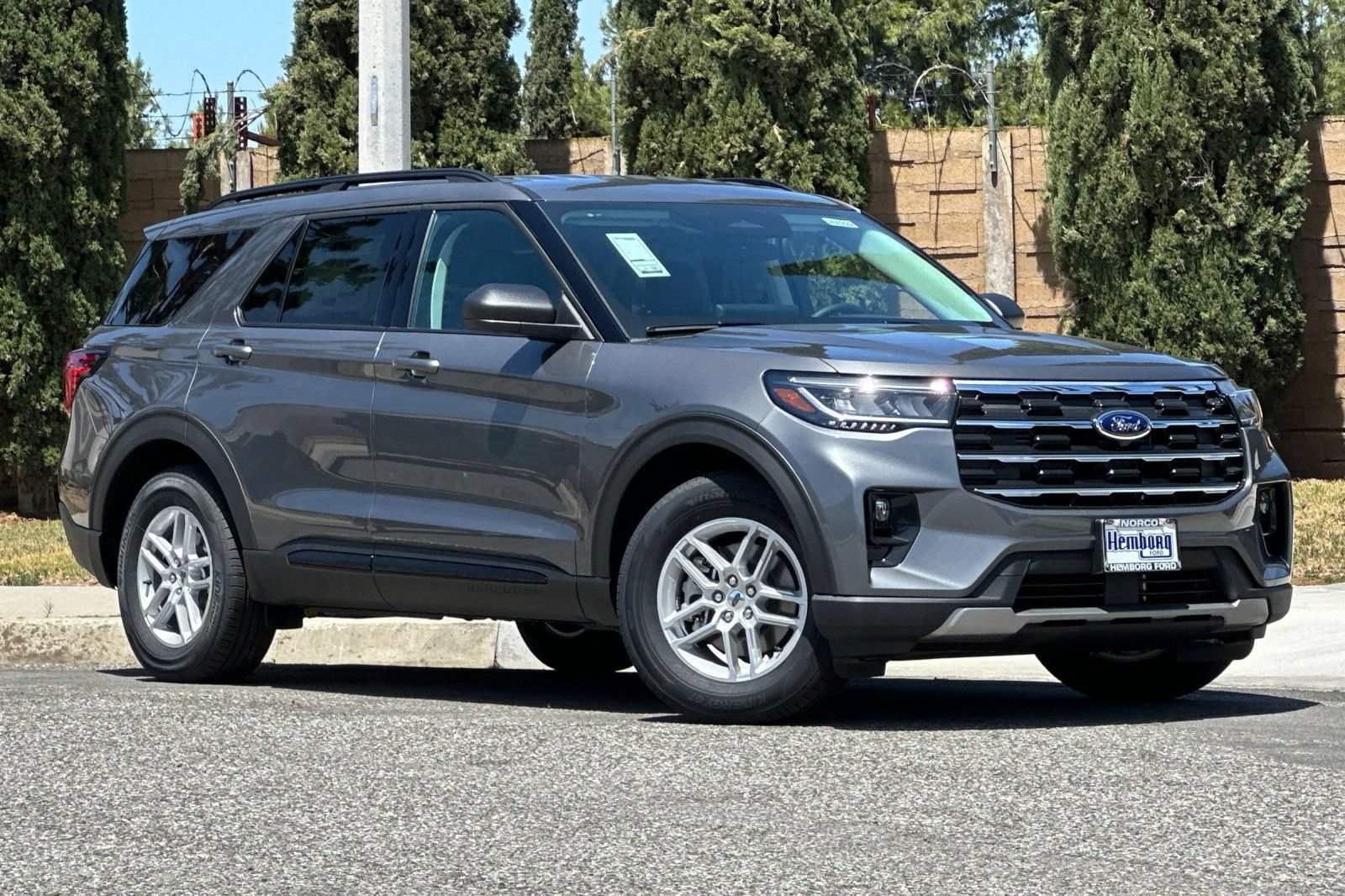 New 2026 Ford Explorer Active RWD image 2