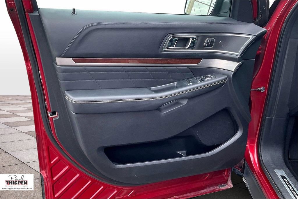 Used 2016 Ford Explorer Platinum image 22