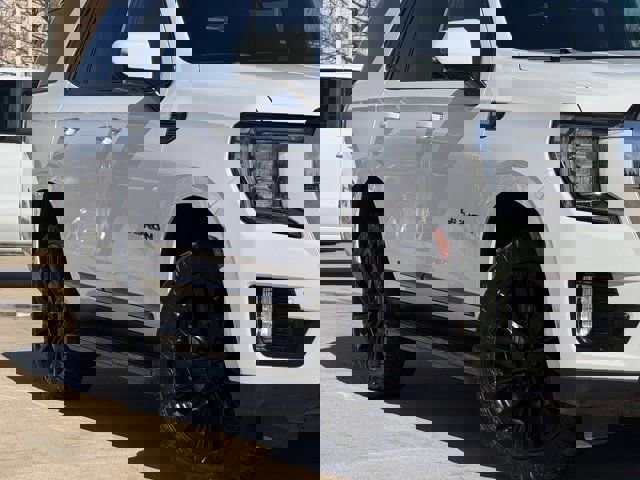 Used 2021 GMC Yukon SLT w/ SLT Premium Package image 3