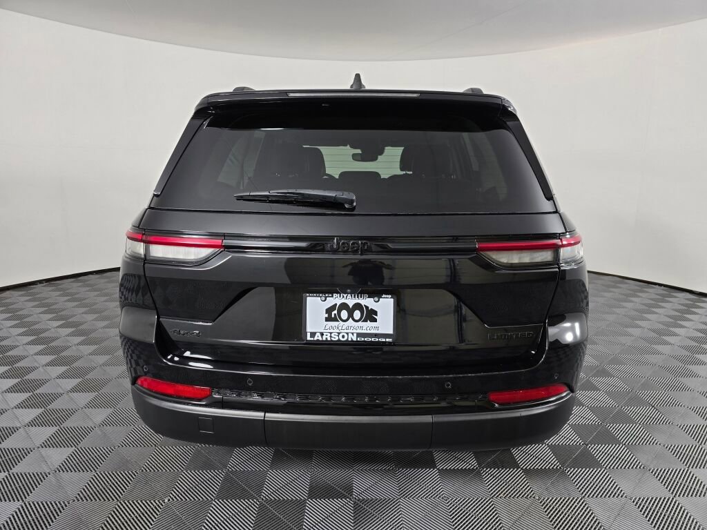 Used 2023 Jeep Grand Cherokee Limited w/ Black Appearance Package image 4