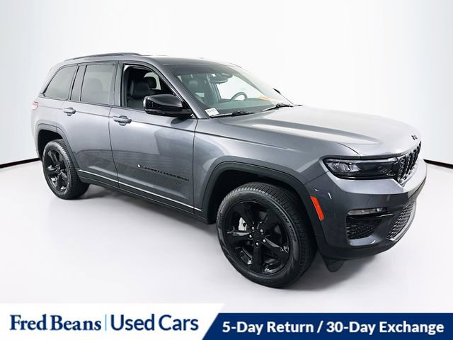 Used 2024 Jeep Grand Cherokee Limited w/ Black Appearance Package image 32
