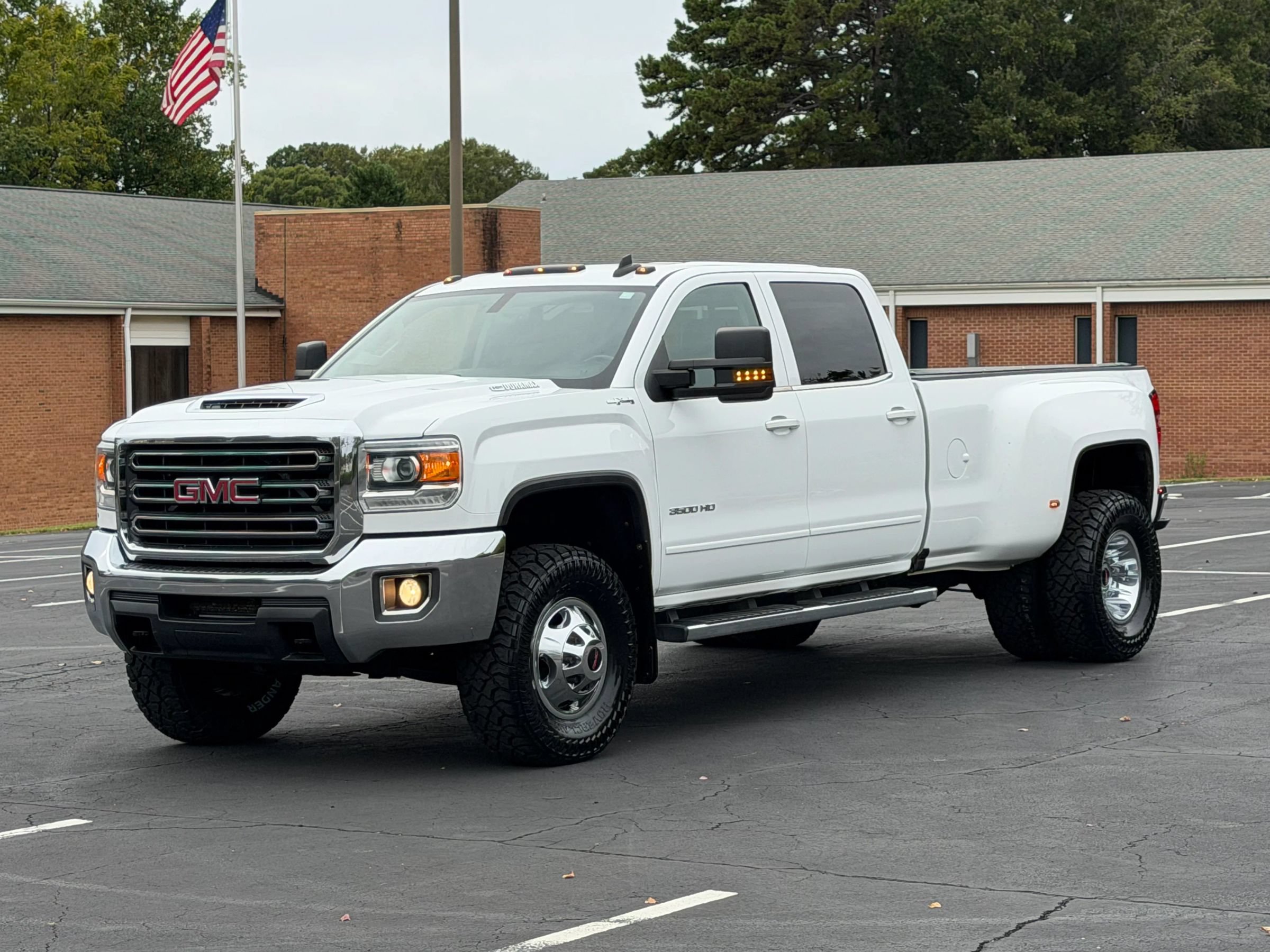 Used 2017 GMC Sierra 3500 SLE w/ SLE Preferred Package AWD/4WD image 1
