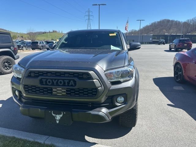 Used 2022 Toyota Tacoma TRD Off-Road w/ Black Out Package (TMS) image 8