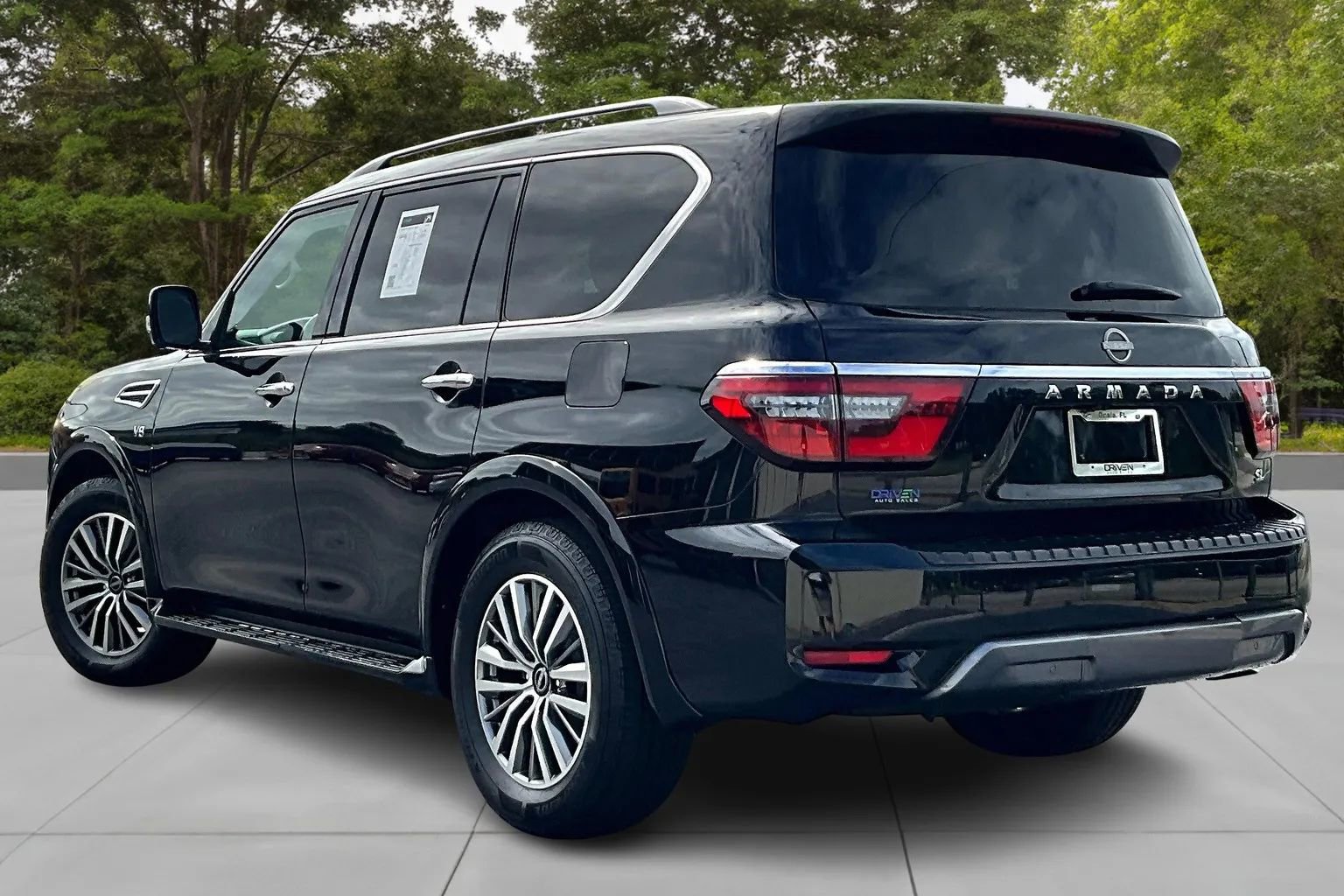 Used 2021 Nissan Armada SL w/ Captain's Chairs Package image 12