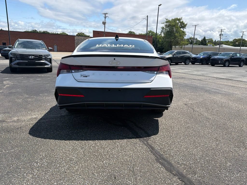 Certified 2025 Hyundai Elantra Sport FWD image 6