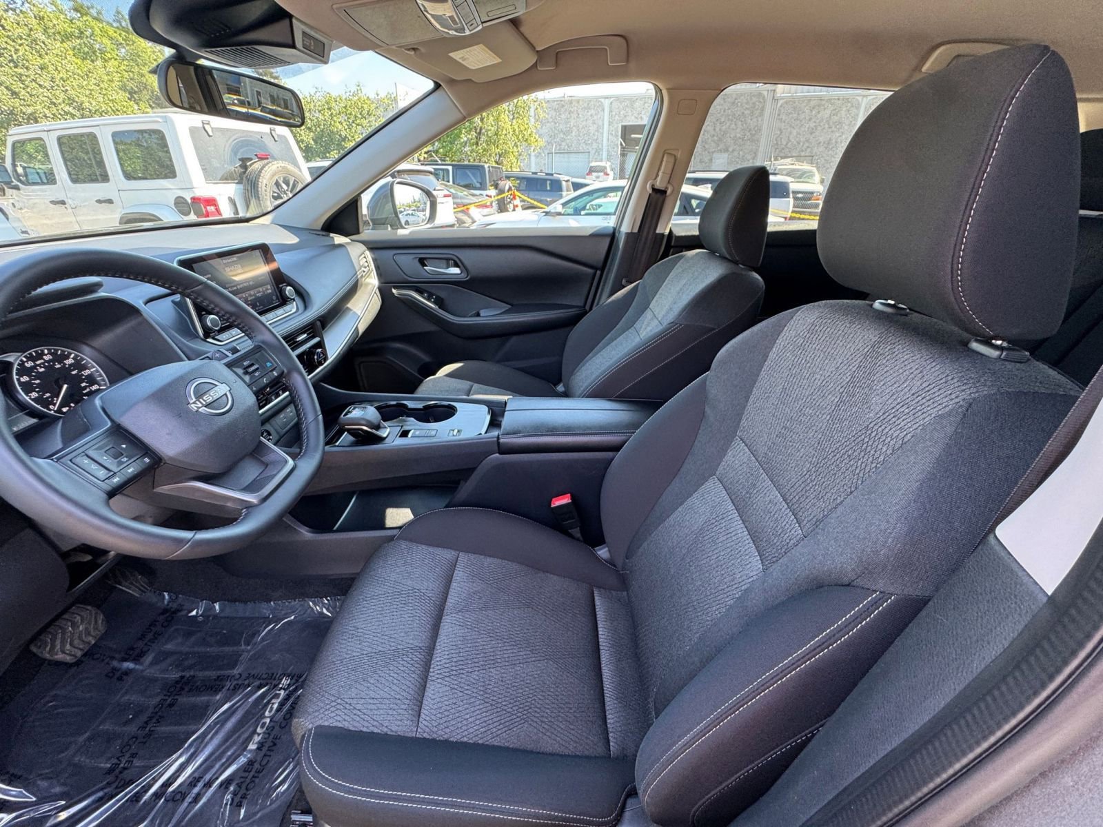 Used 2025 Nissan Rogue SV image 29