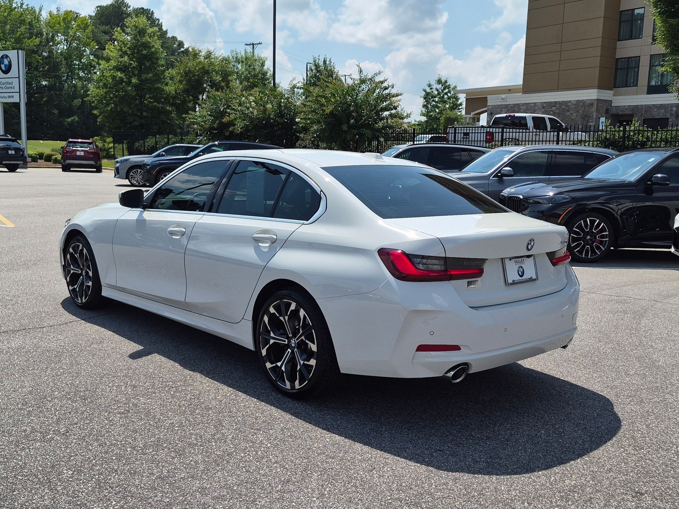 Used 2025 BMW 330i Sedan w/ M Sport Package RWD image 5