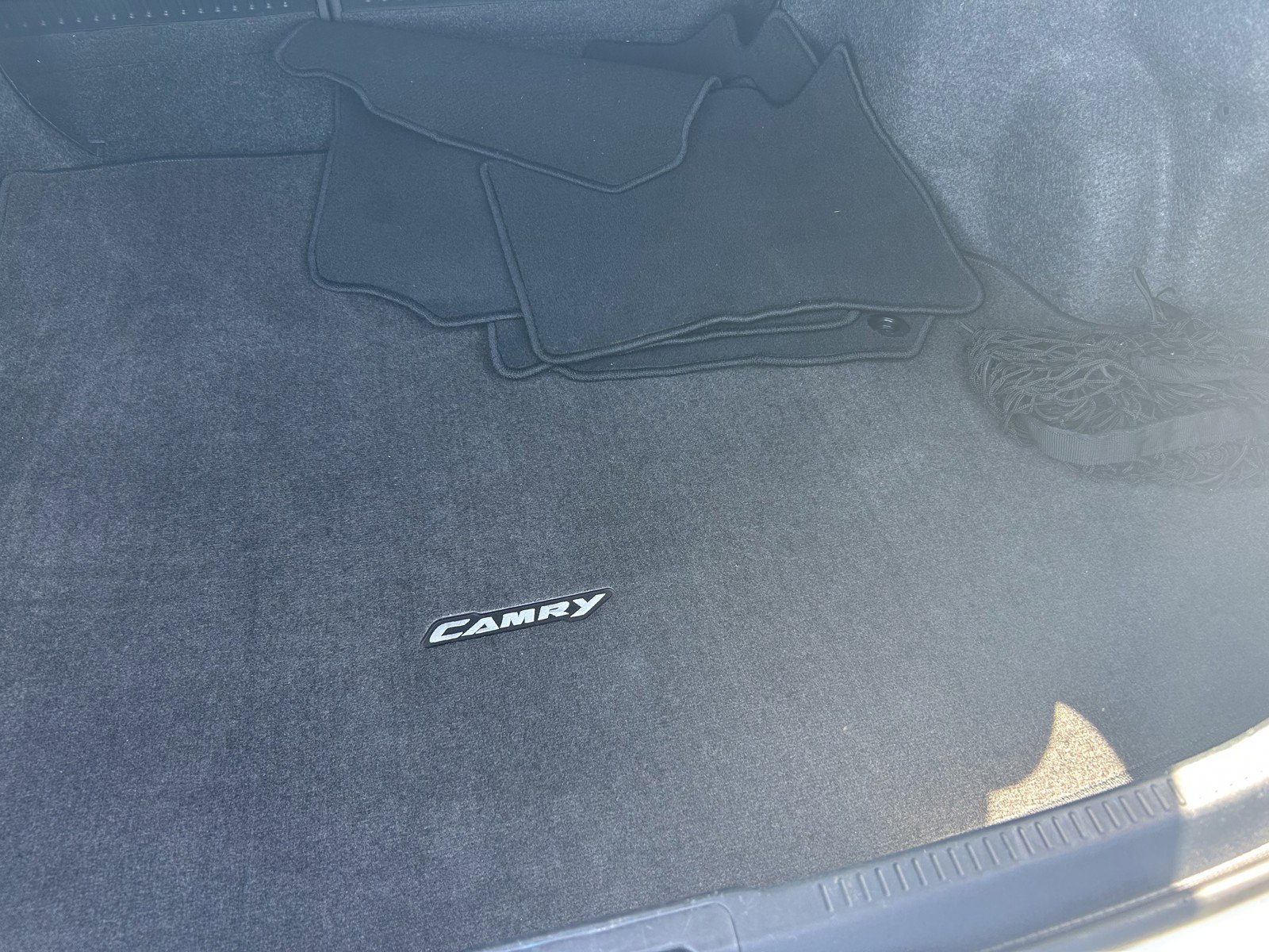 Used 2015 Toyota Camry XLE FWD image 16