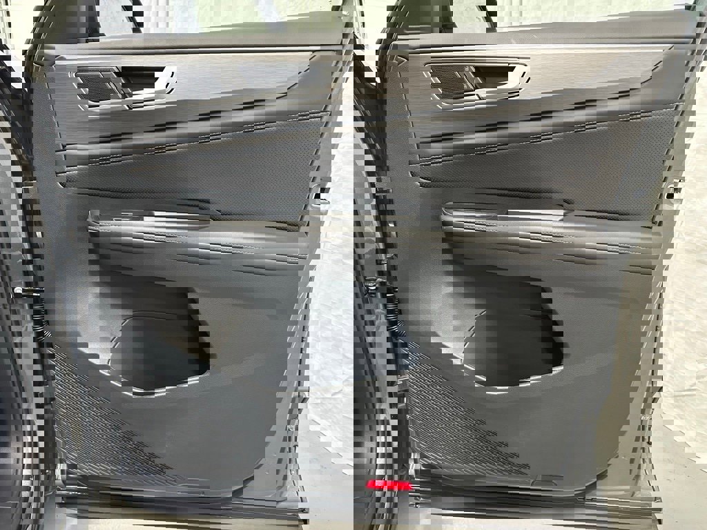 Used 2025 Volkswagen Atlas Cross Sport SE image 59