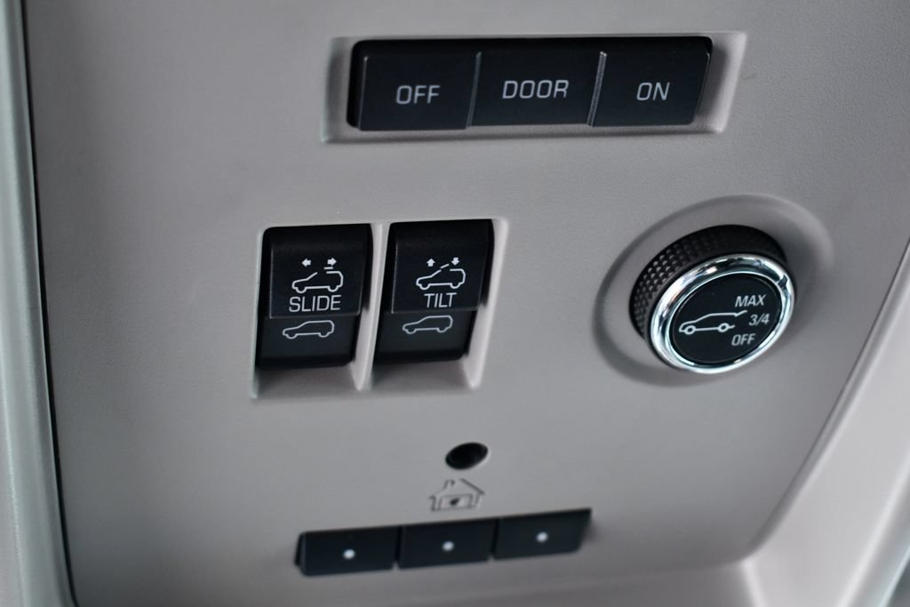 Used 2015 Chevrolet Suburban LTZ AWD/4WD image 35