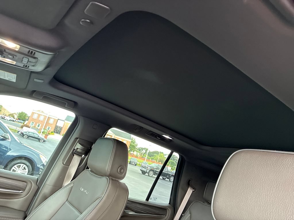 Used 2023 GMC Yukon Denali AWD/4WD image 12