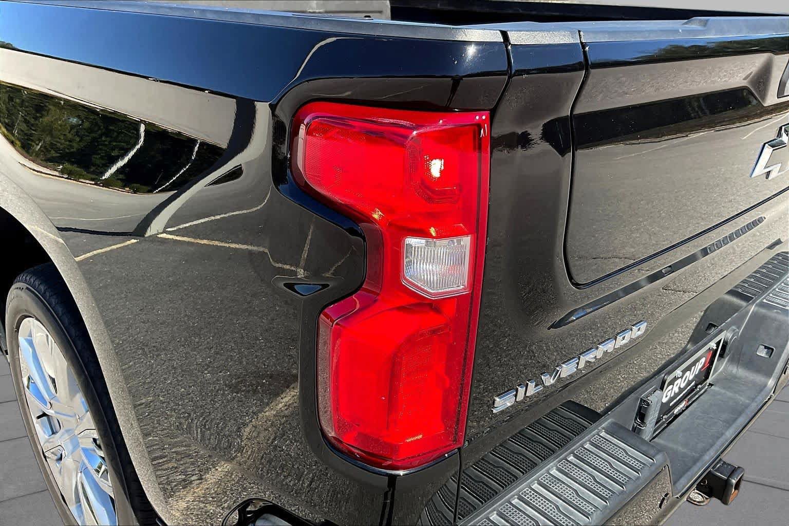 Used 2023 Chevrolet Silverado 1500 High Country w/ High Country Premium Package AWD/4WD image 57