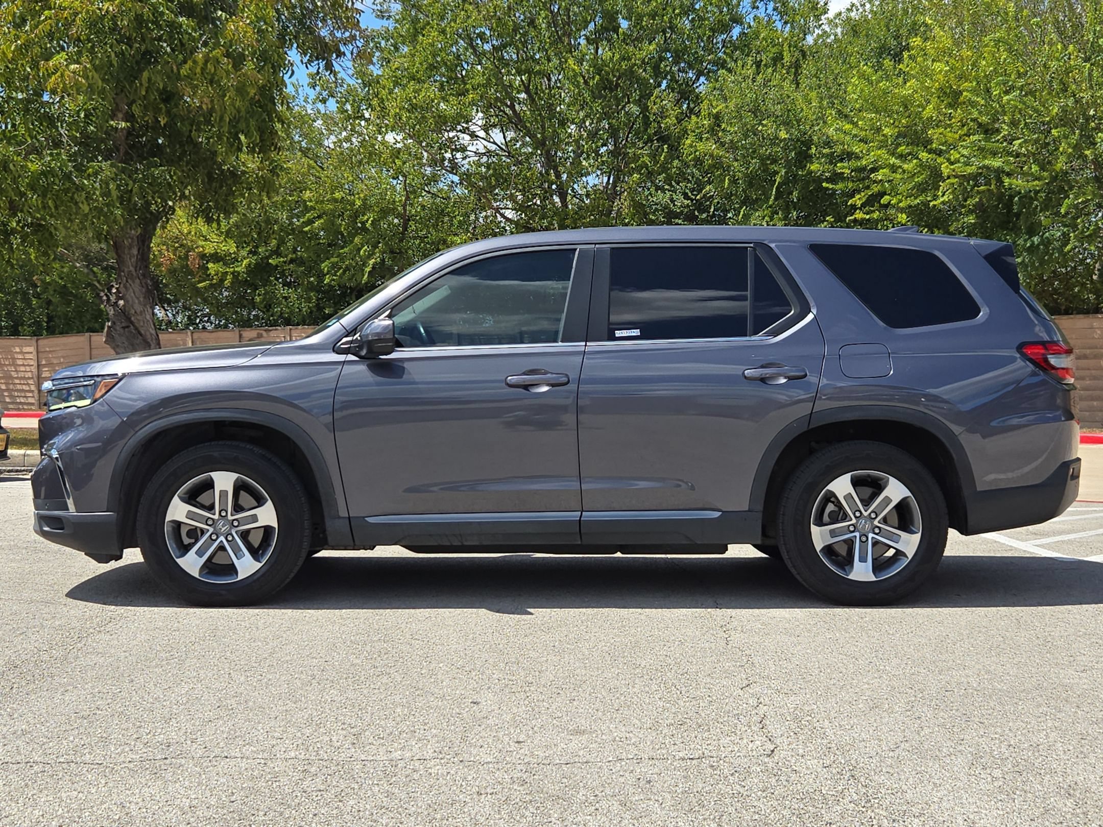 Used 2023 Honda Pilot EX-L image 6