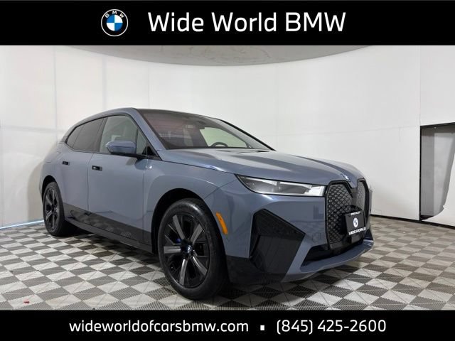 Used 2025 BMW iX xDrive50 AWD/4WD image 1
