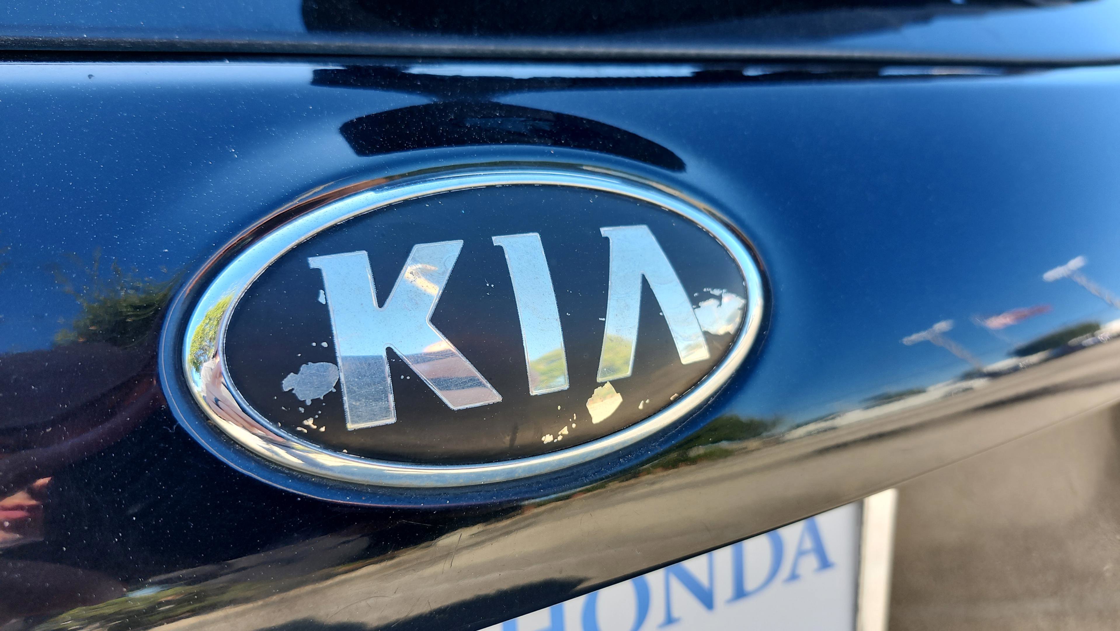 Used 2017 Kia Forte LX image 16