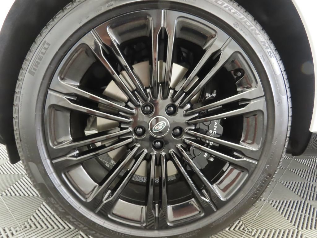 New 2025 Land Rover Range Rover SE image 30