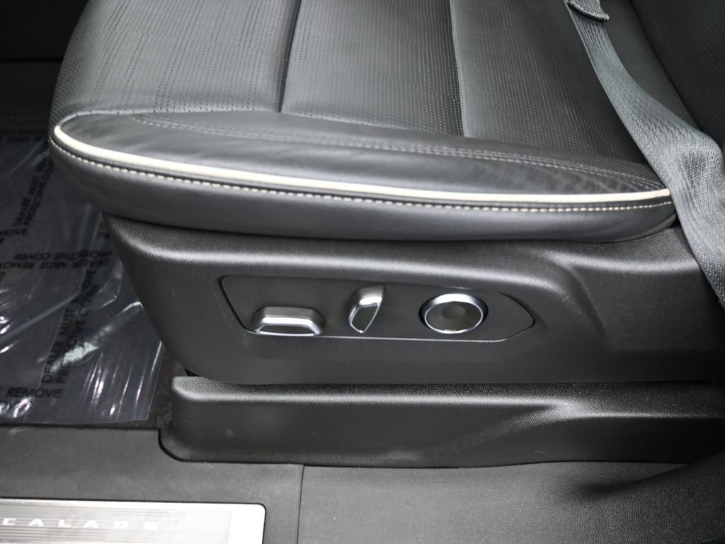 Used 2025 Cadillac Escalade ESV Sport w/ Touring Package image 16