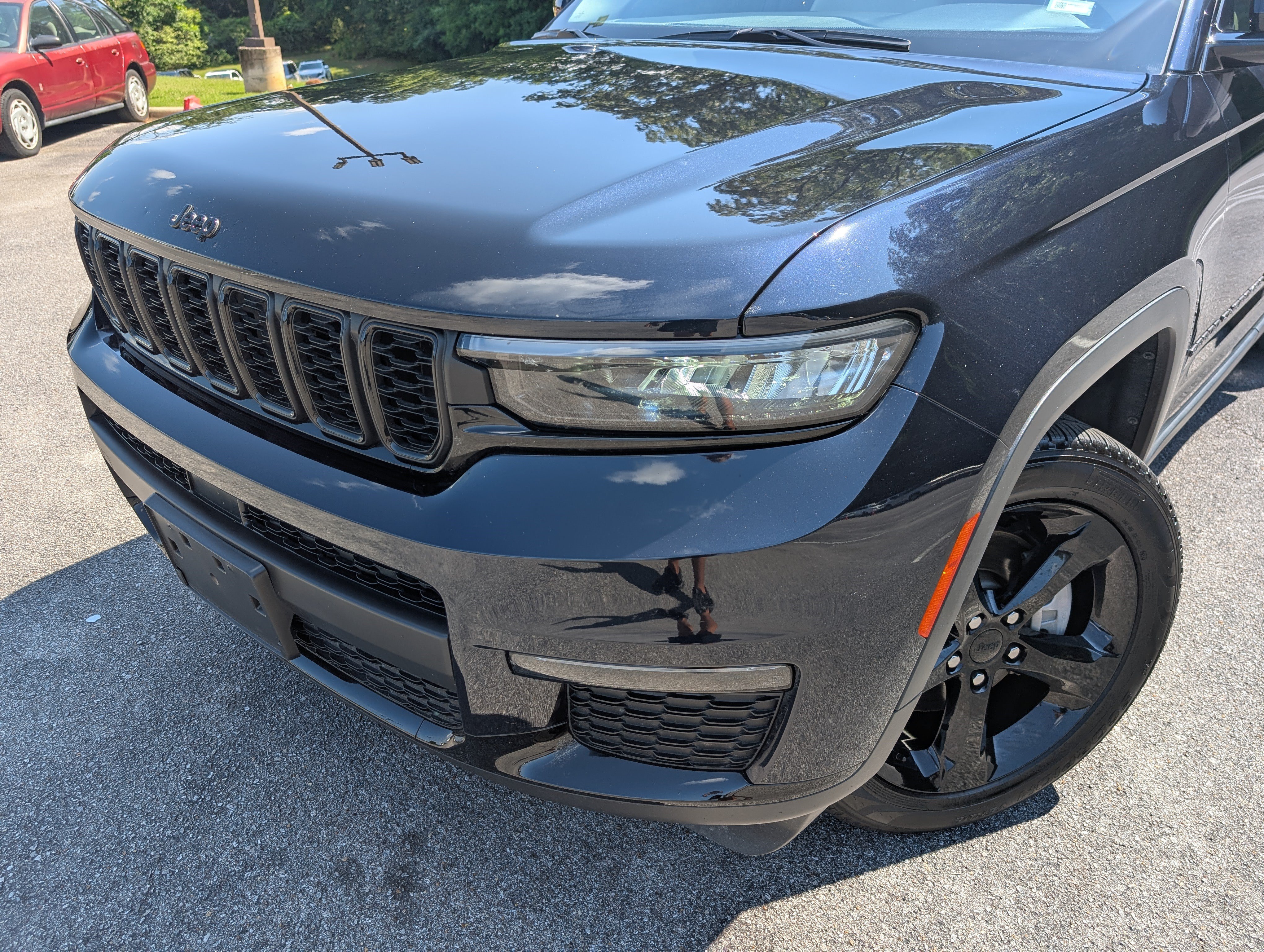 Used 2024 Jeep Grand Cherokee L Limited w/ Black Appearance Package RWD image 13