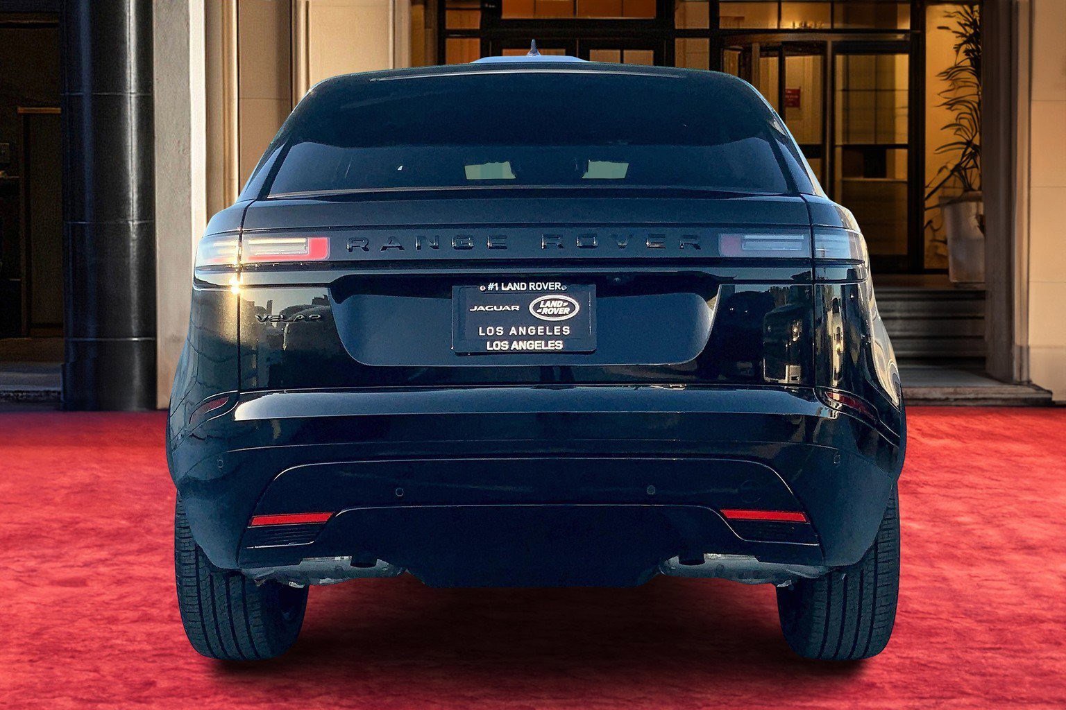 New 2025 Land Rover Range Rover Velar Dynamic SE image 4