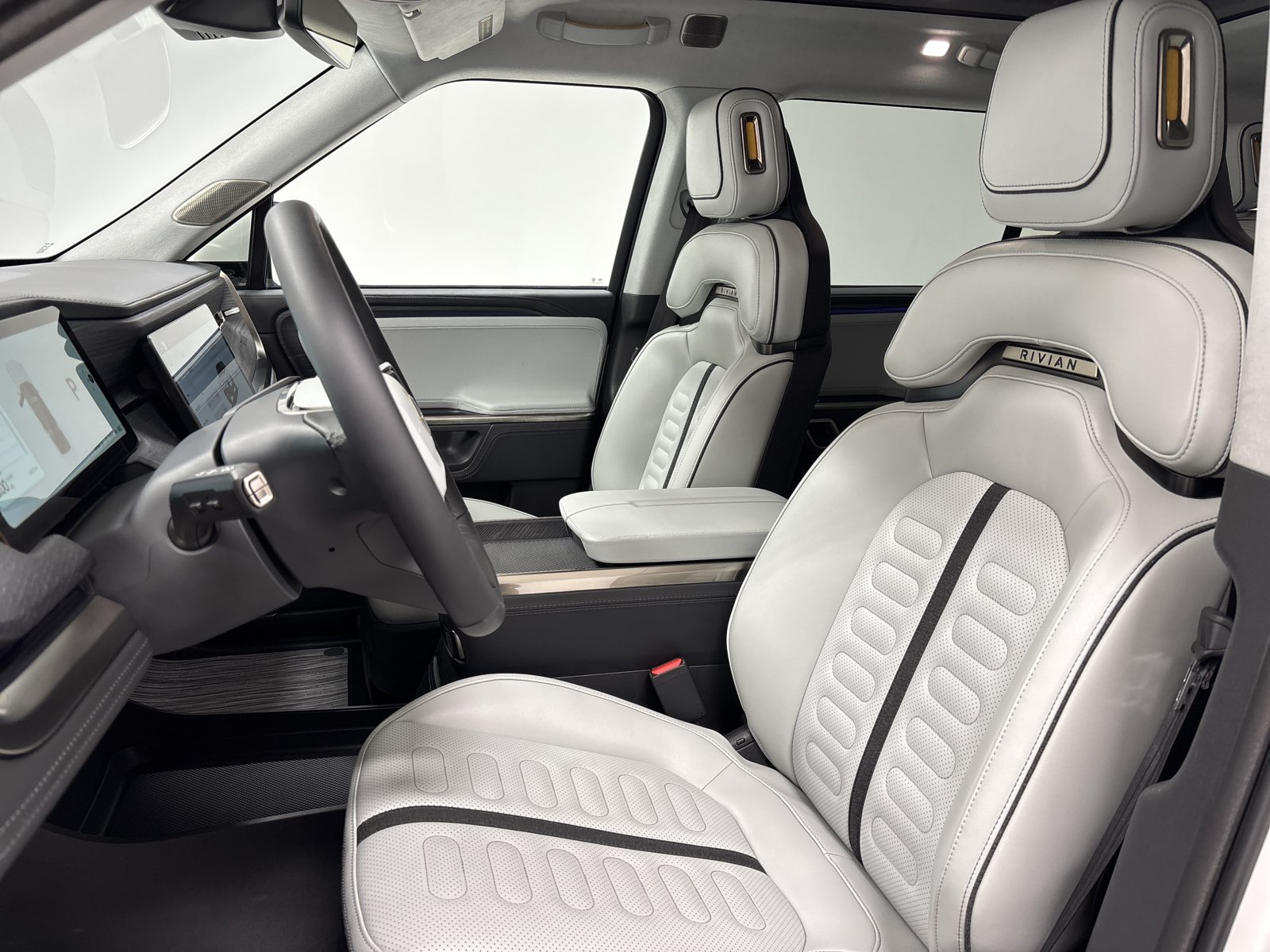 Used 2024 Rivian R1S Adventure AWD/4WD image 20