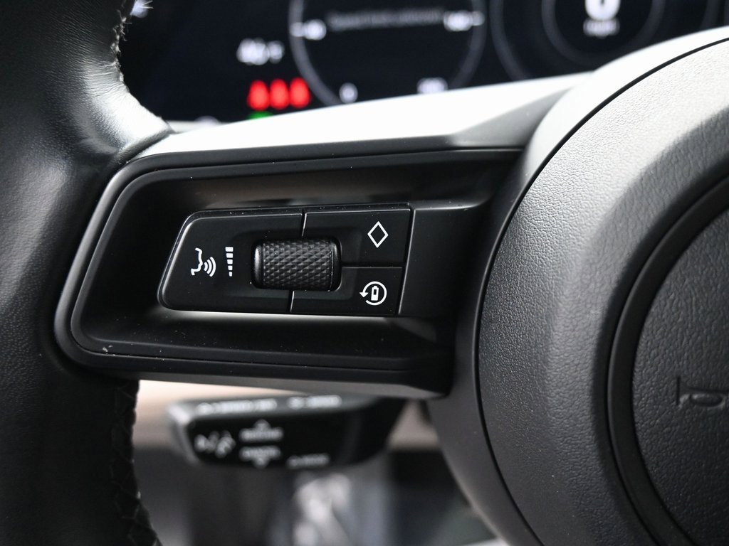 Used 2023 Porsche Taycan image 21