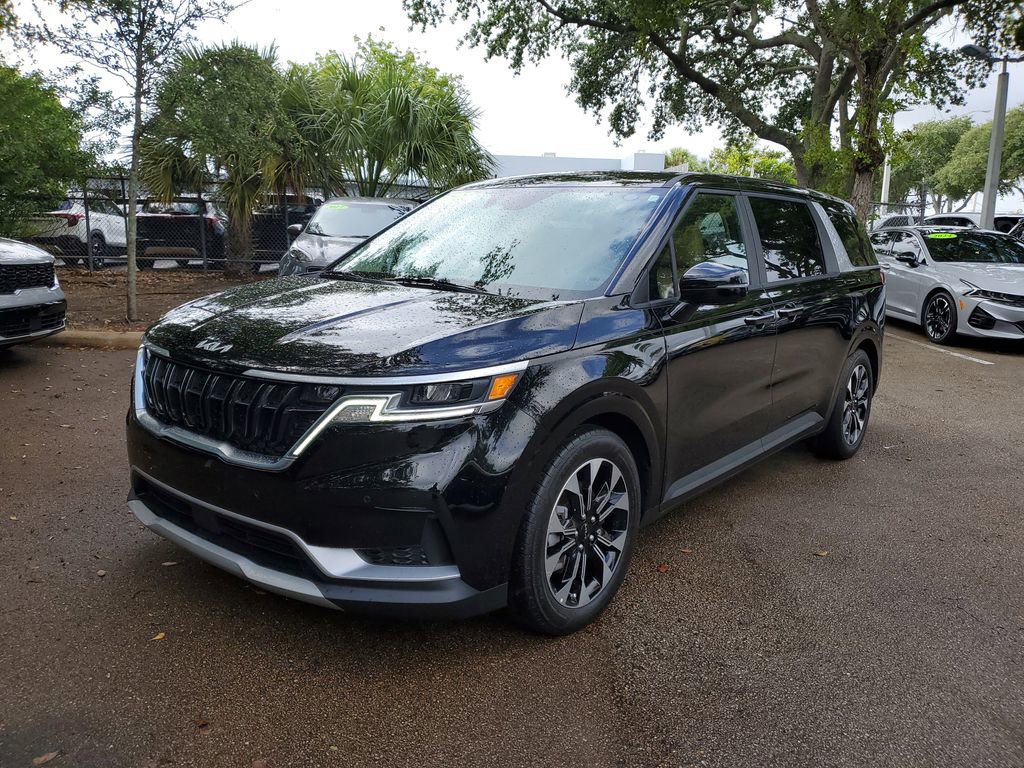 Used 2022 Kia Carnival EX FWD image 3