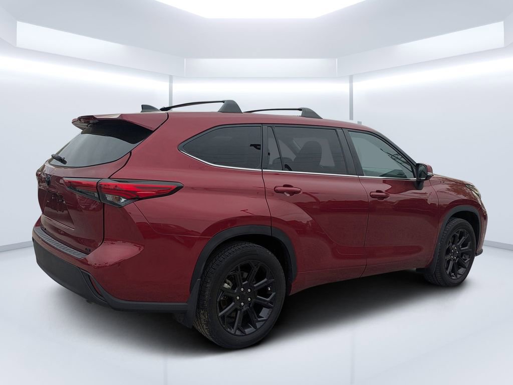 Used 2023 Toyota Highlander LE image 3