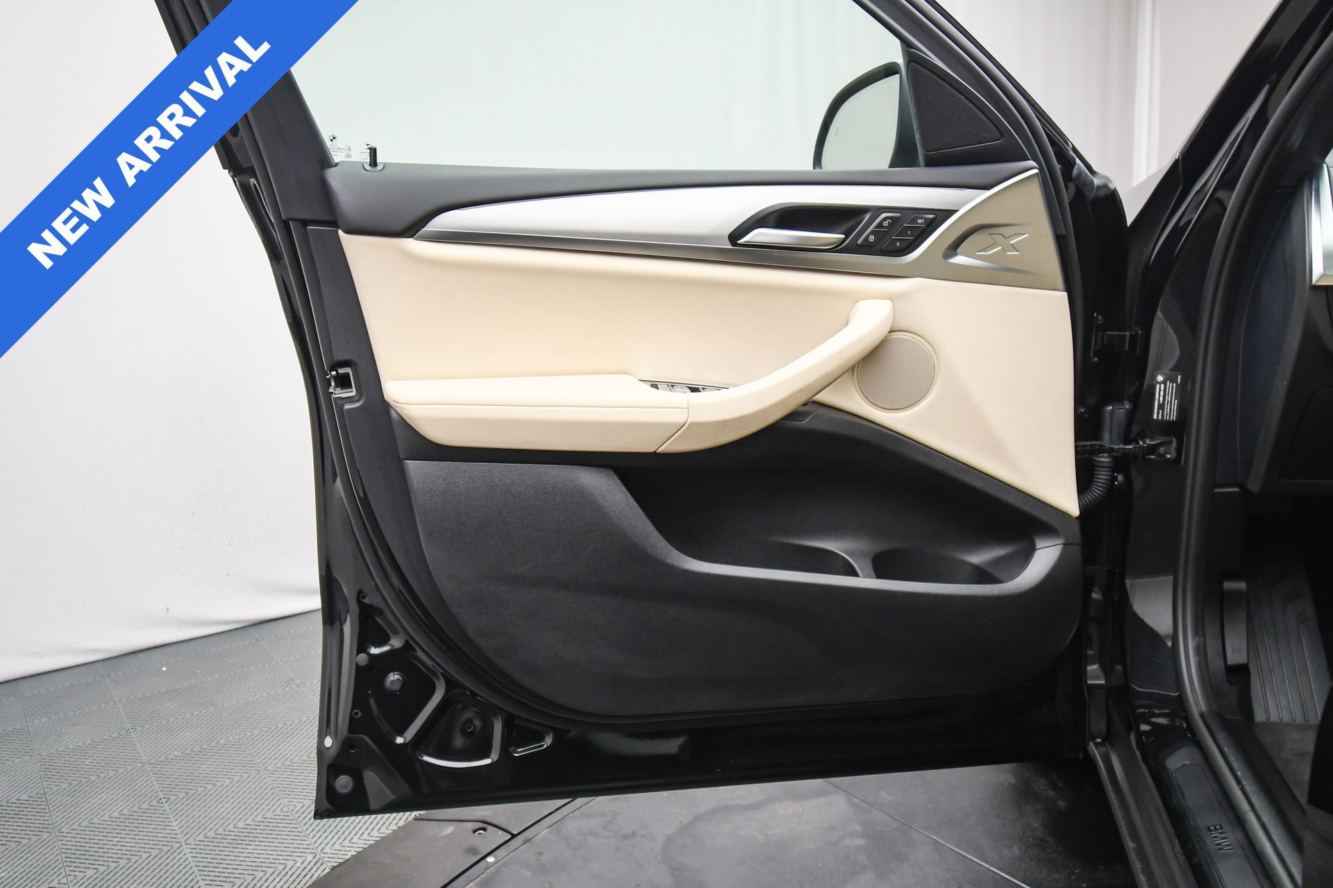 Used 2023 BMW X4 xDrive30i w/ Convenience Package image 43