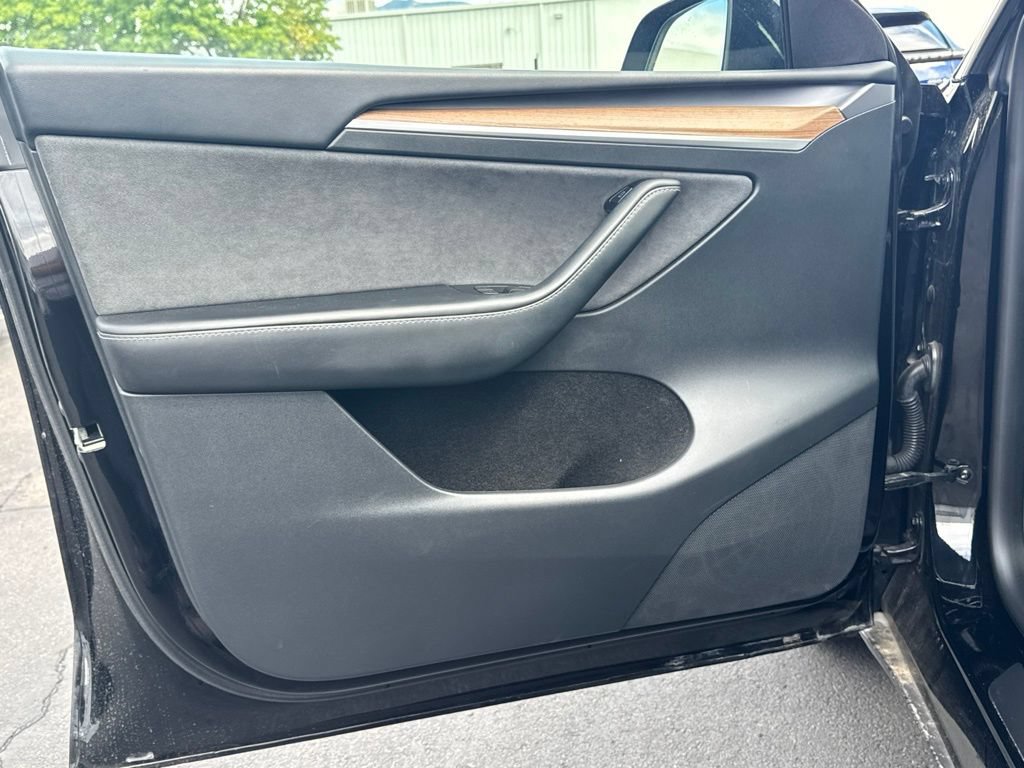 Used 2024 Tesla Model Y Long Range AWD/4WD image 10