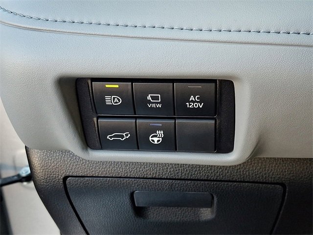 Used 2024 Toyota Highlander Limited image 27