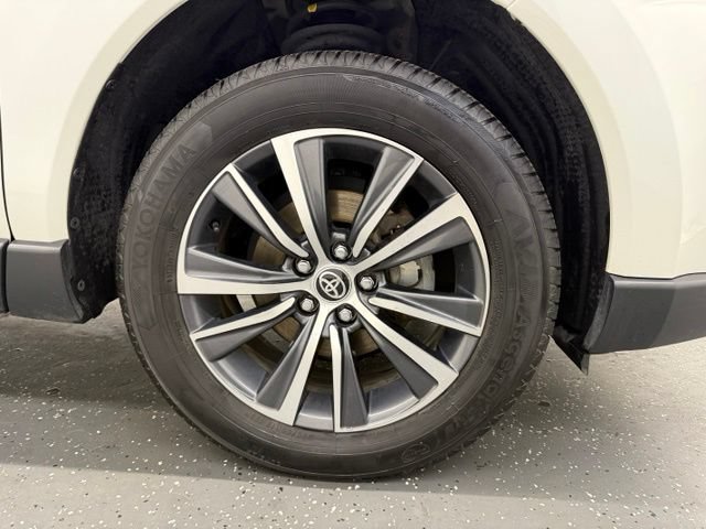 Certified 2021 Toyota Venza LE w/ Carpet Mat Package (TMS) AWD/4WD image 22