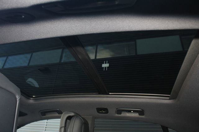 New 2026 Porsche Macan 4 Electric image 24