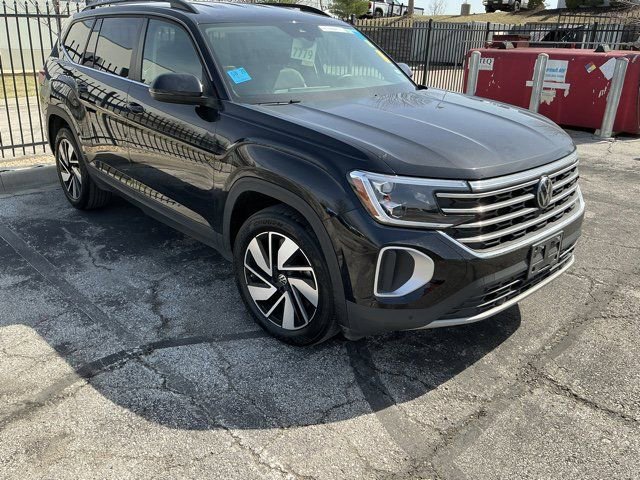 Used 2025 Volkswagen Atlas SE image 4