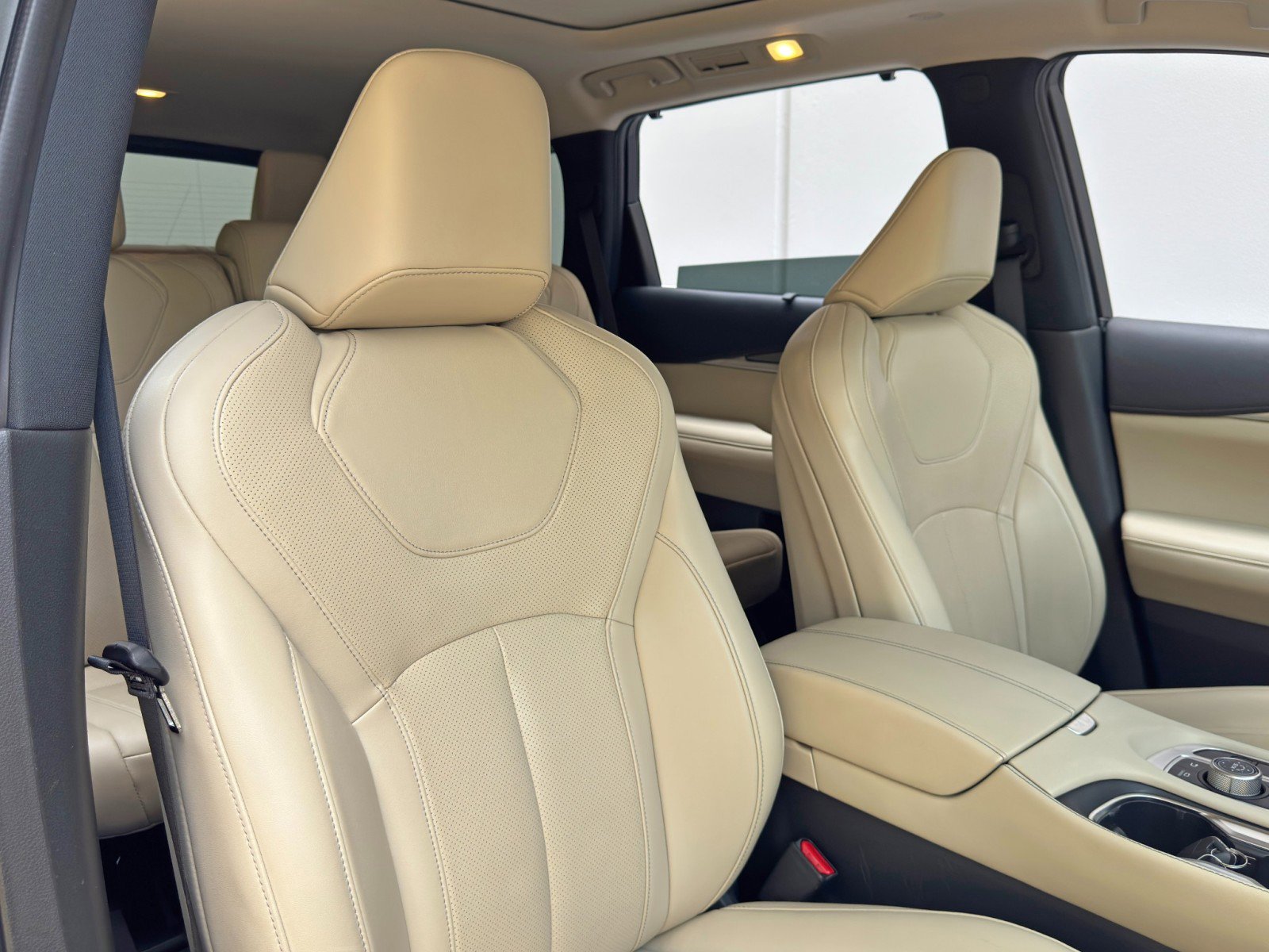 Used 2025 INFINITI QX60 Luxe FWD image 39