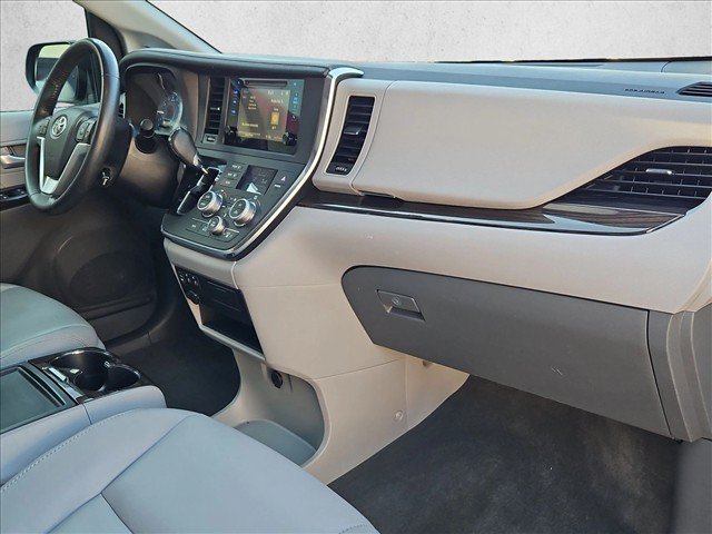 Used 2017 Toyota Sienna XLE FWD image 20