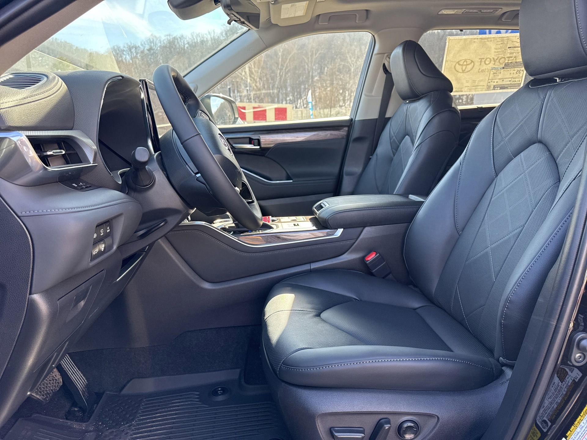 New 2026 Toyota Highlander Platinum image 32