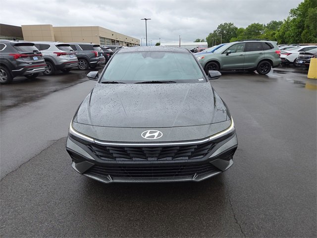 New 2025 Hyundai Elantra SEL image 3