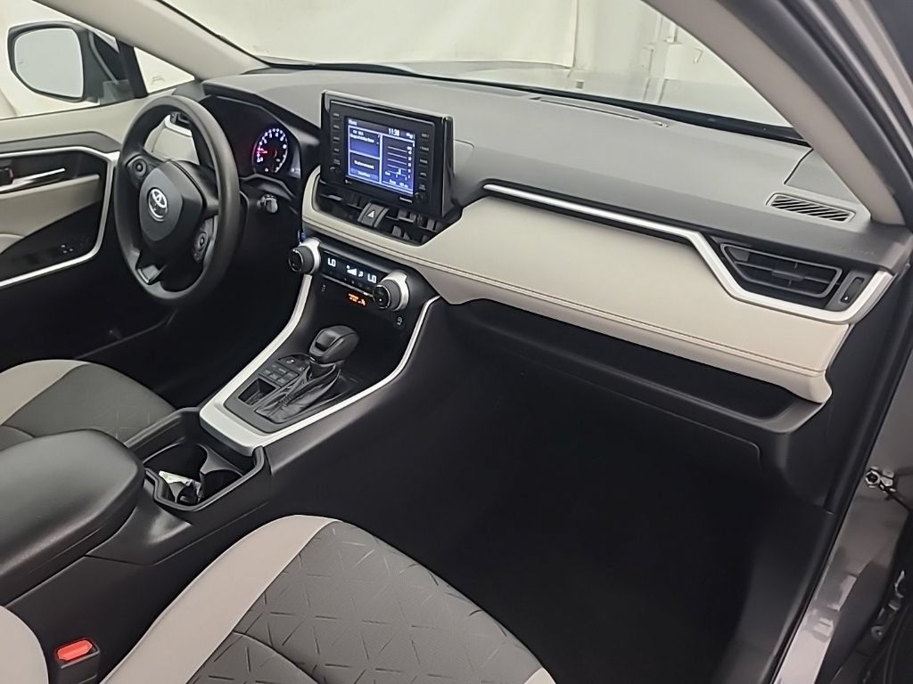 Used 2021 Toyota RAV4 XLE AWD/4WD image 15