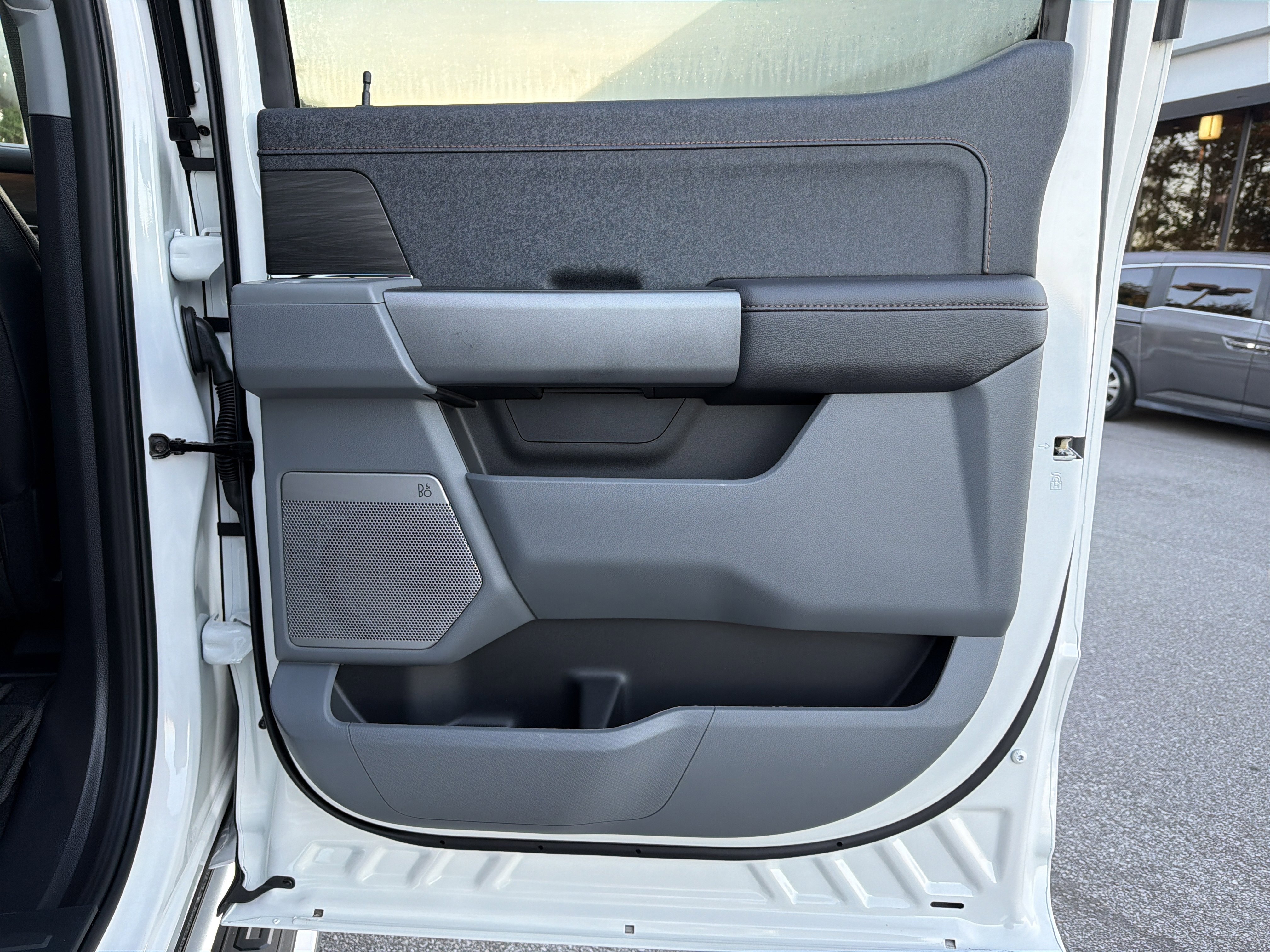 Used 2025 Ford F150 Lariat w/ Equipment Group 501A Mid image 17