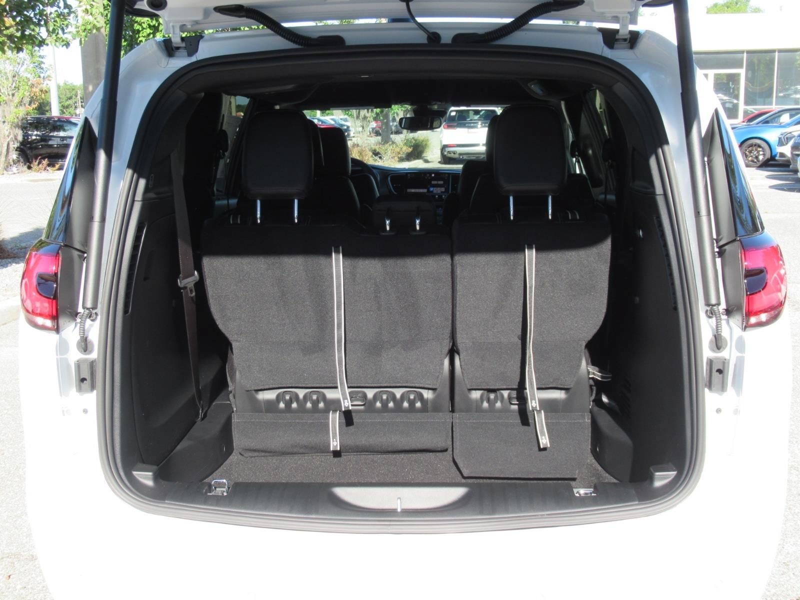 New 2027 Chrysler Pacifica Select FWD image 34