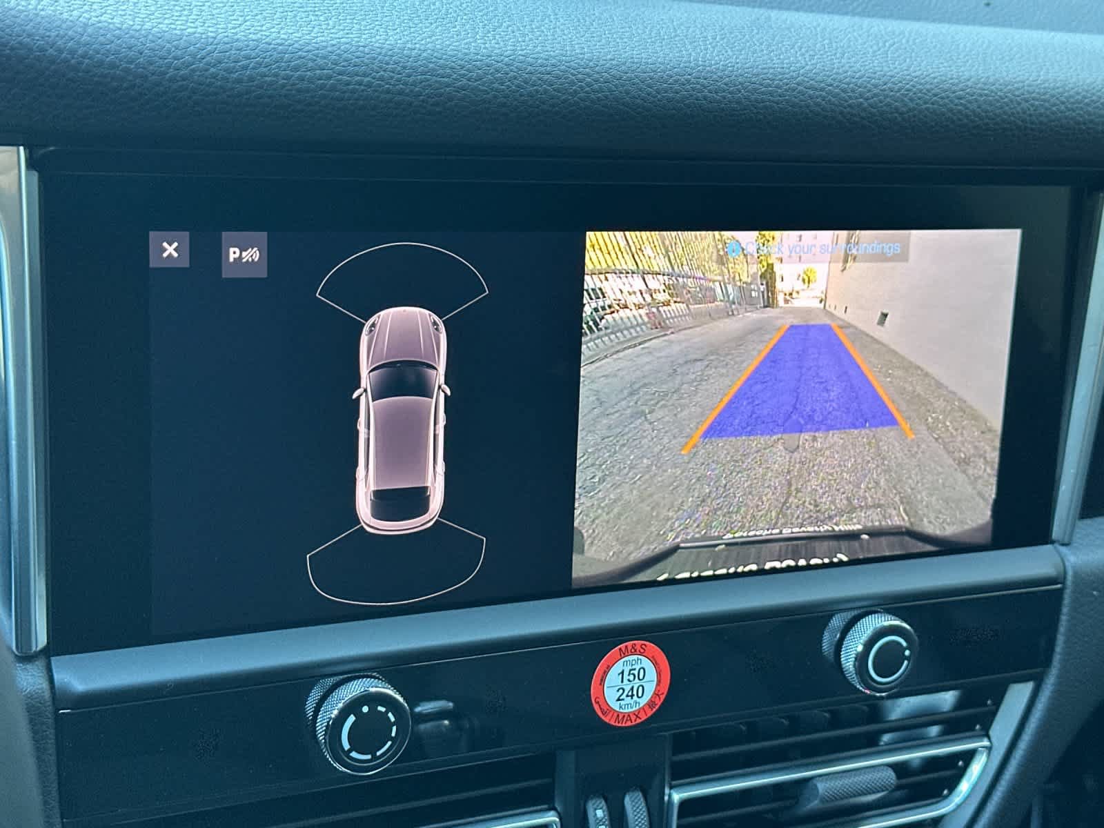 Certified 2025 Porsche Macan AWD/4WD image 22