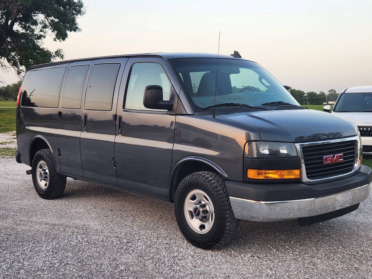 Used 2016 GMC Savana 3500 LT w/ LT Preferred Equipment Group RWD image 1