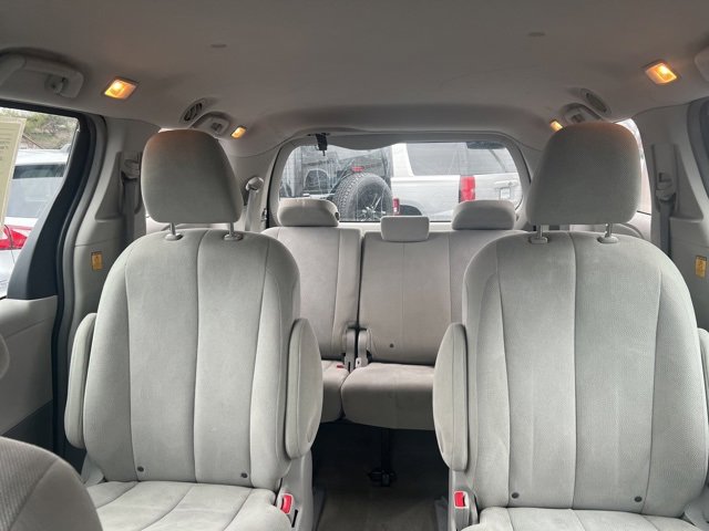 Used 2013 Toyota Sienna L image 33