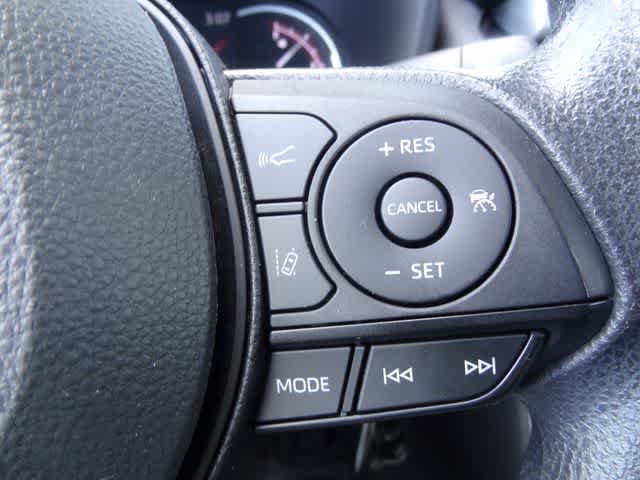 Used 2023 Toyota RAV4 LE AWD/4WD image 17