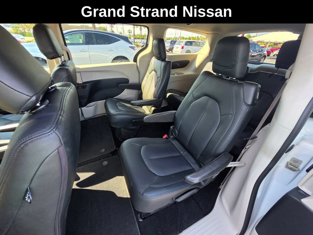 Used 2018 Chrysler Pacifica LX FWD image 12