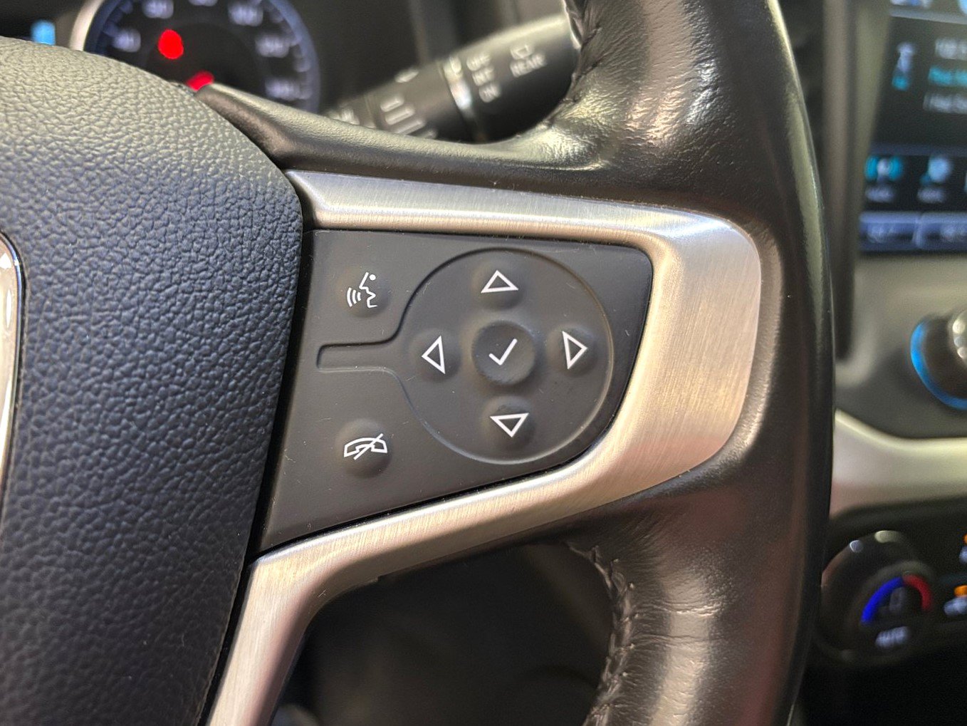 Used 2019 GMC Acadia SLE FWD image 33