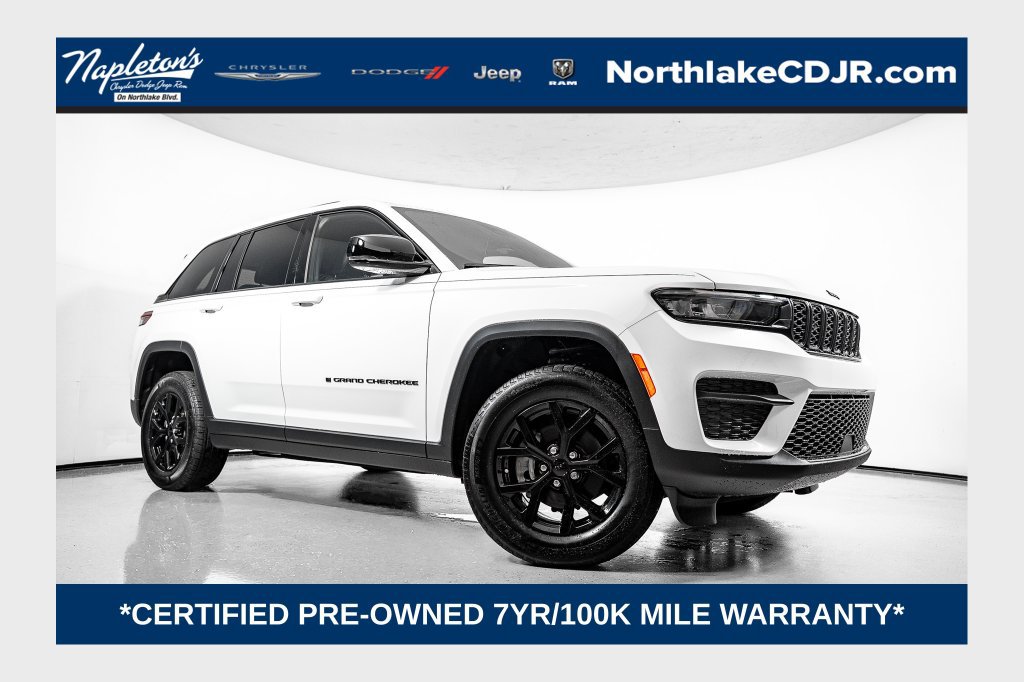 Used 2025 Jeep Grand Cherokee Altitude w/ Trailer Tow Package RWD image 1