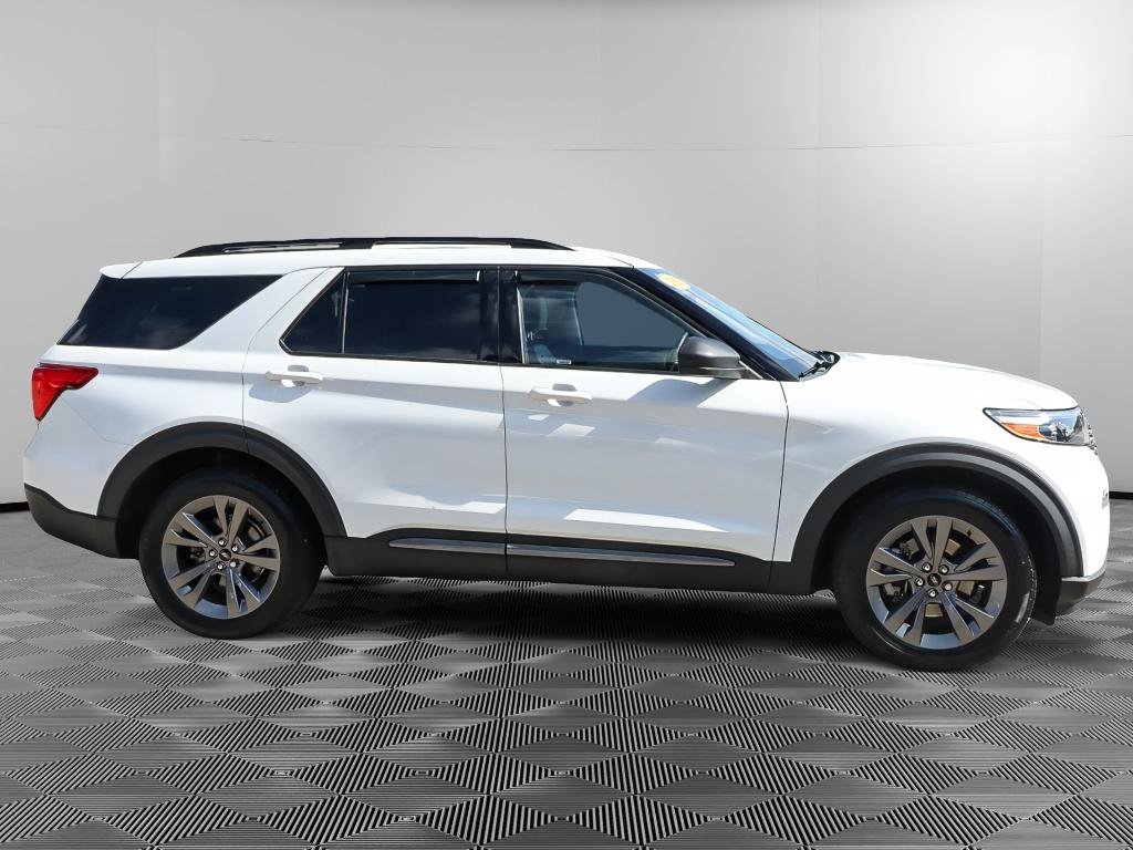 Used 2021 Ford Explorer XLT w/ Equipment Group 202A AWD/4WD image 9