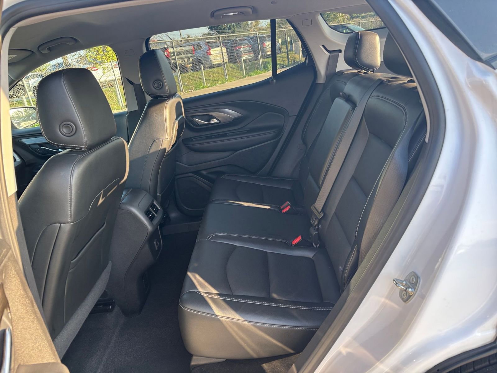 Used 2023 GMC Terrain SLT image 25