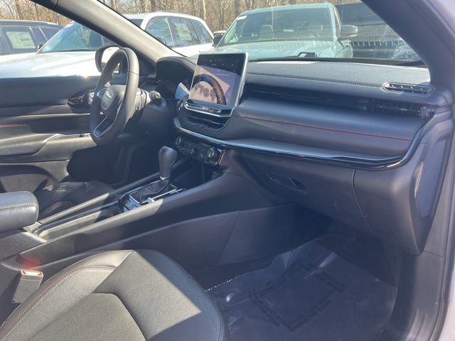 Used 2024 Jeep Compass Trailhawk AWD/4WD image 23